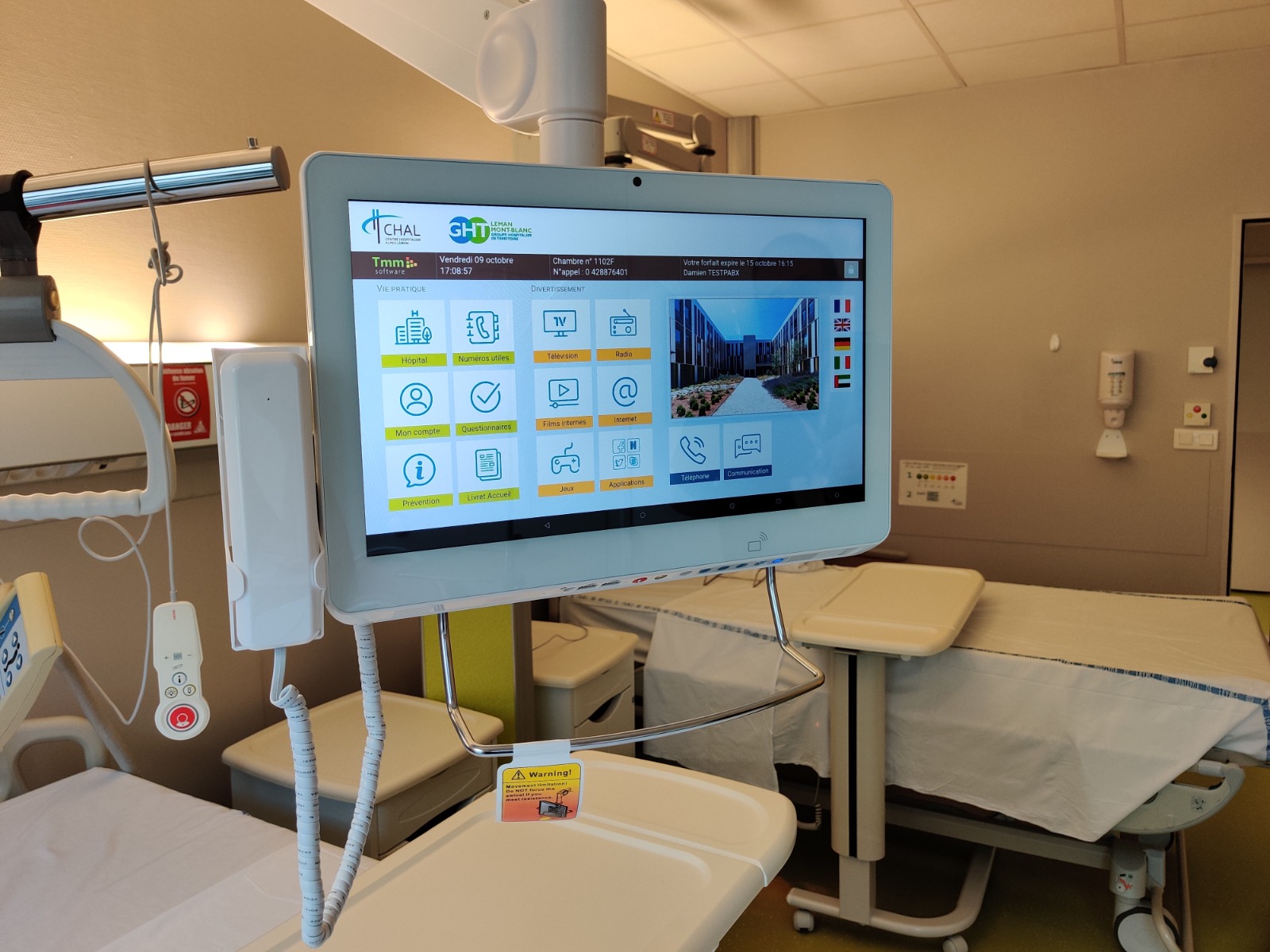 TMM 工业平板电脑厂家解决方案部署在CHAL医院和法国其他两家医院，为患者提供娱乐和信息